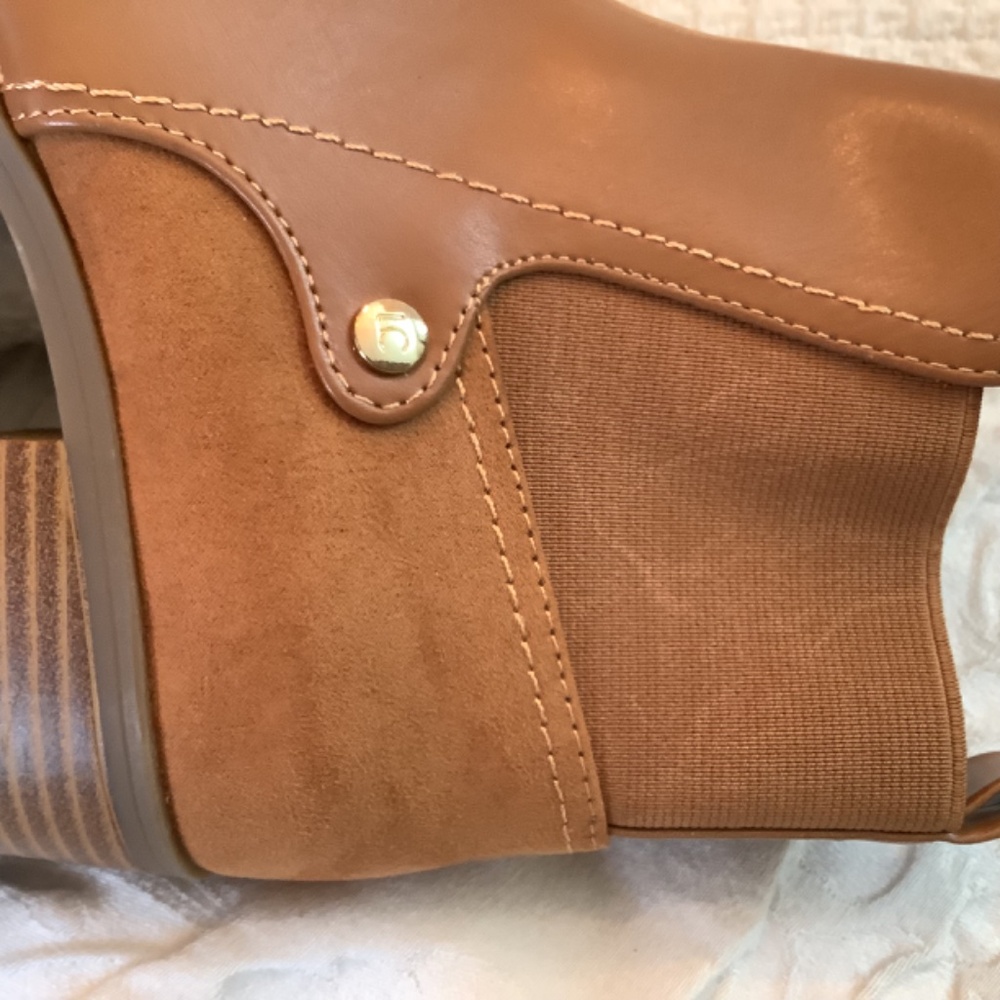 NWOT Liz Claiborne‎ Barrington ankle  booties sz 6 honey memory foam - Picture 12 of 12